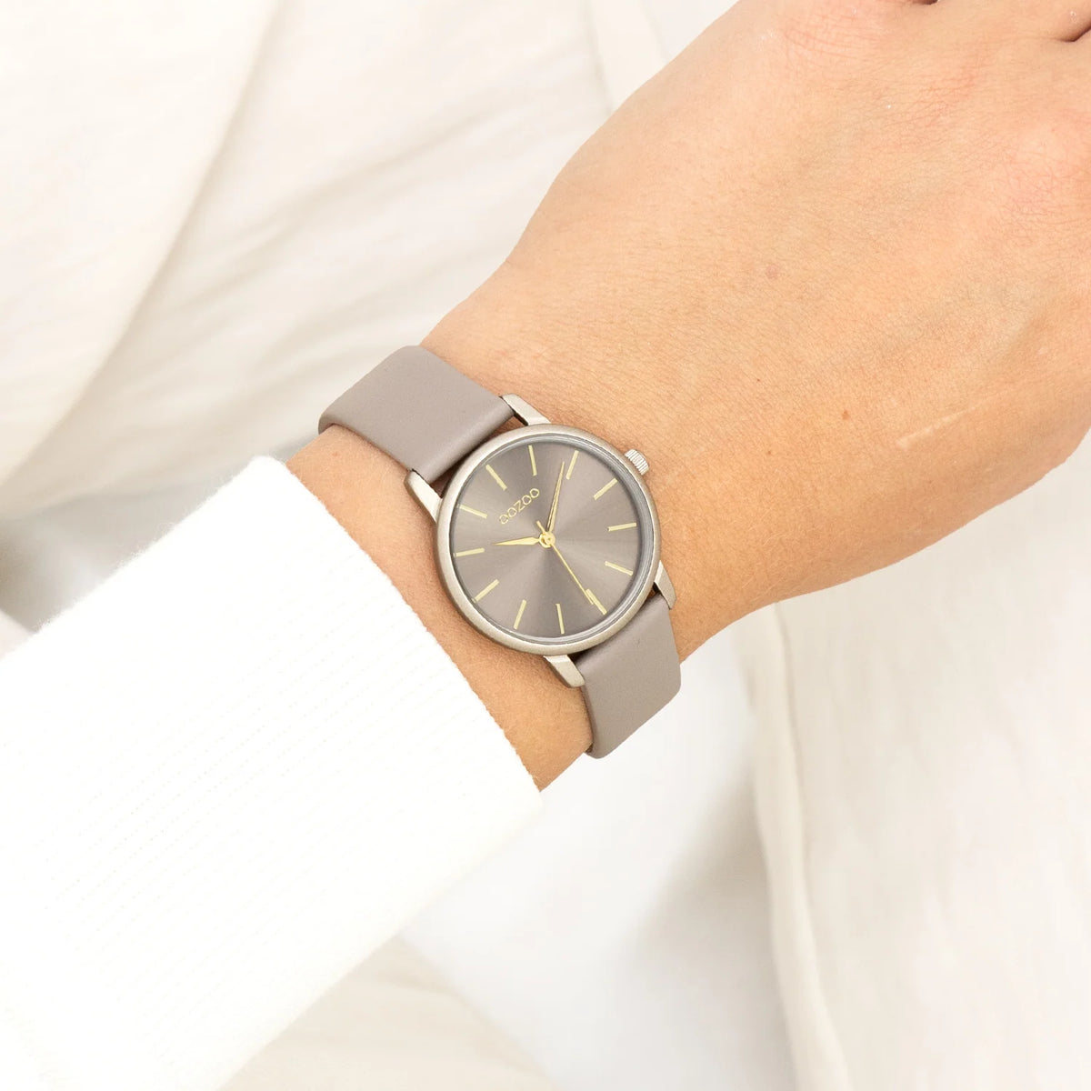 Taupe OOZOO horloge met leren band