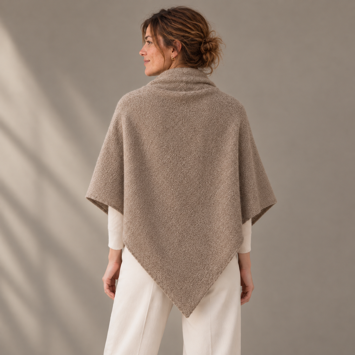 Sjaal Driehoekige poncho met lus 2-in-1 Taupe