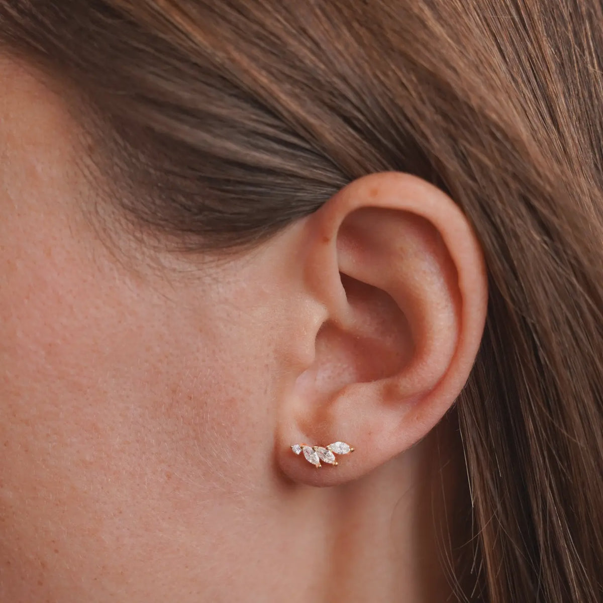 Kleine piercing met zirconia