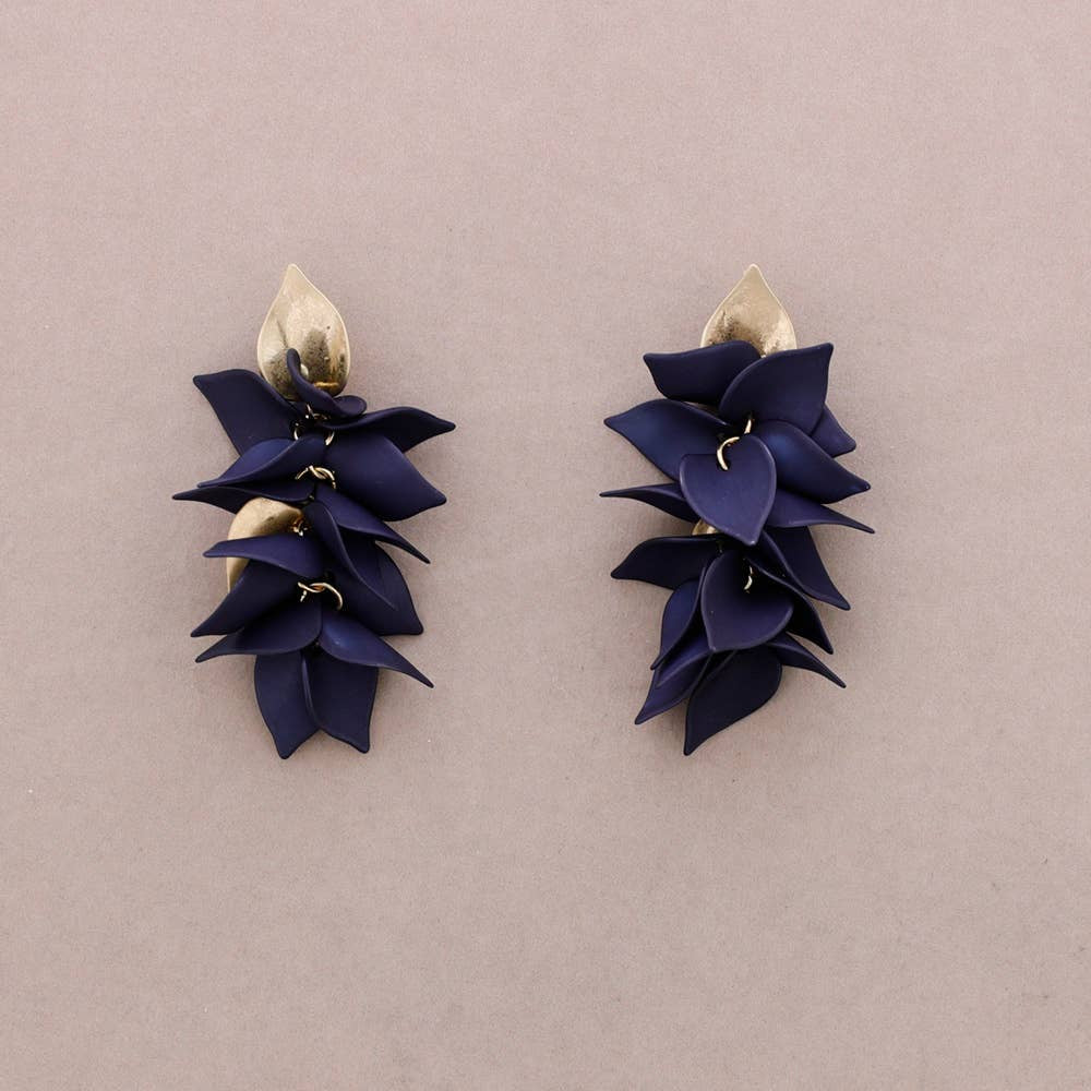 Petites boucles d'oreilles pendantes avec pétales