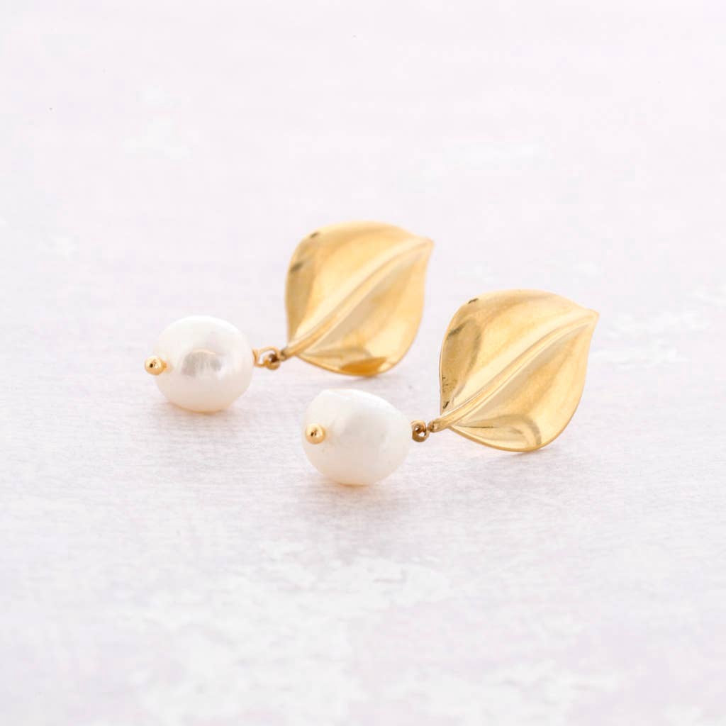 Boucles d'oreilles feuille avec perle blanche - Acier inoxydable