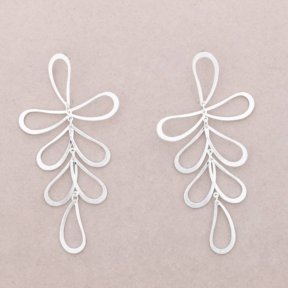 Boucles d'oreilles pendantes en or.