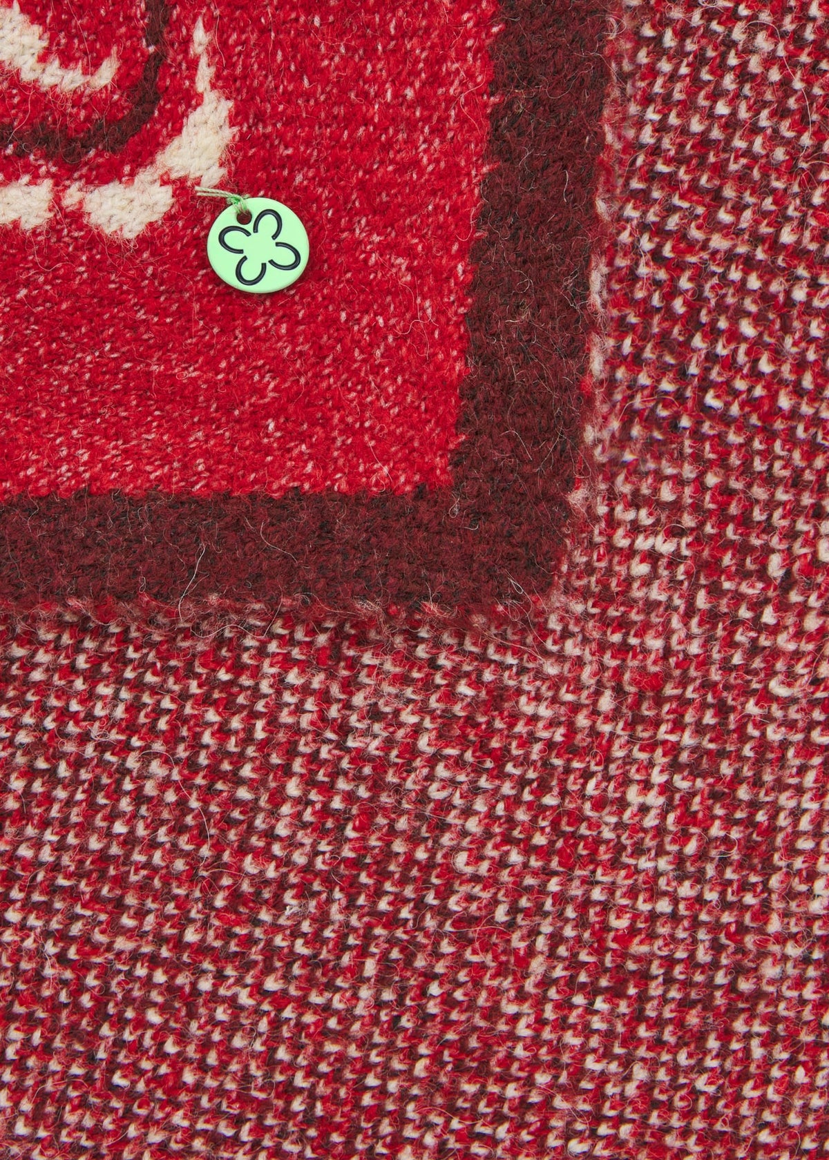Driehoeksjaal met rode en bordeaux kleuren