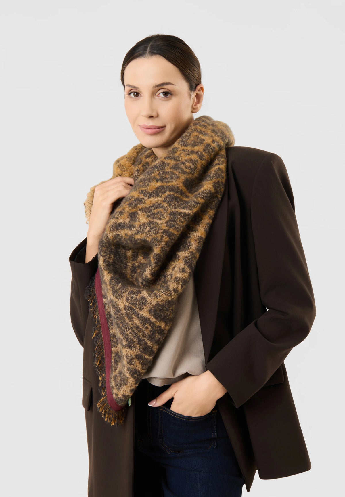 Jacquard-driehoekssjaal met luipaardprint