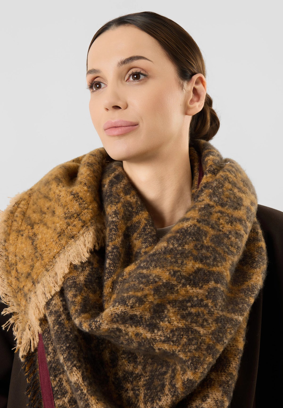 Jacquard-driehoekssjaal met luipaardprint