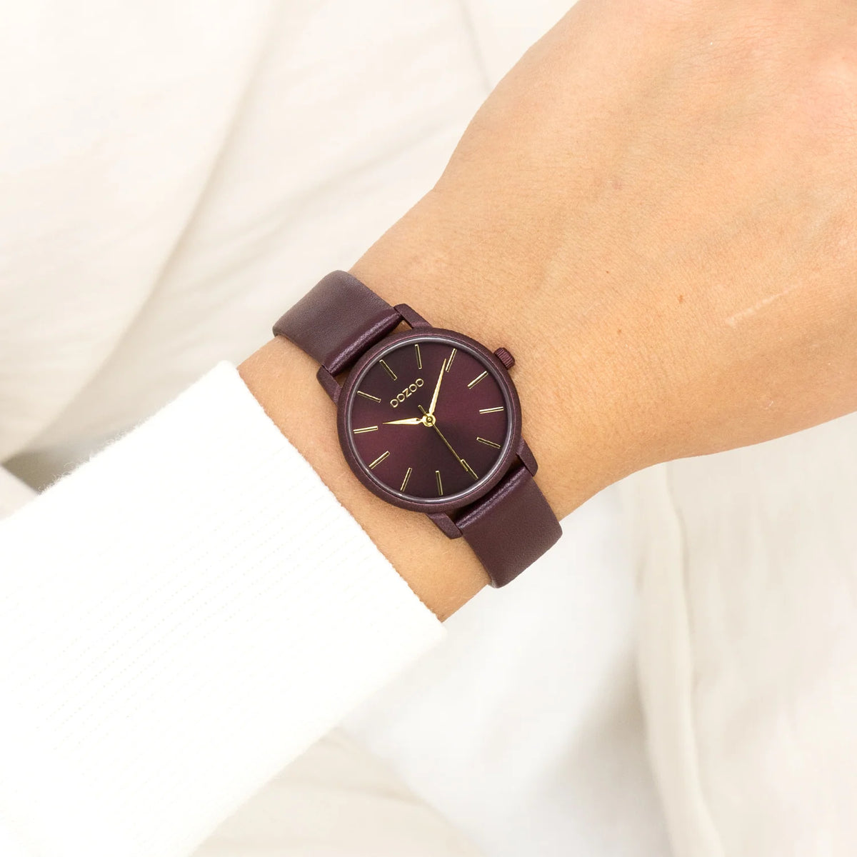 Bordeaux rode OOZOO horloge met bordeaux leren band