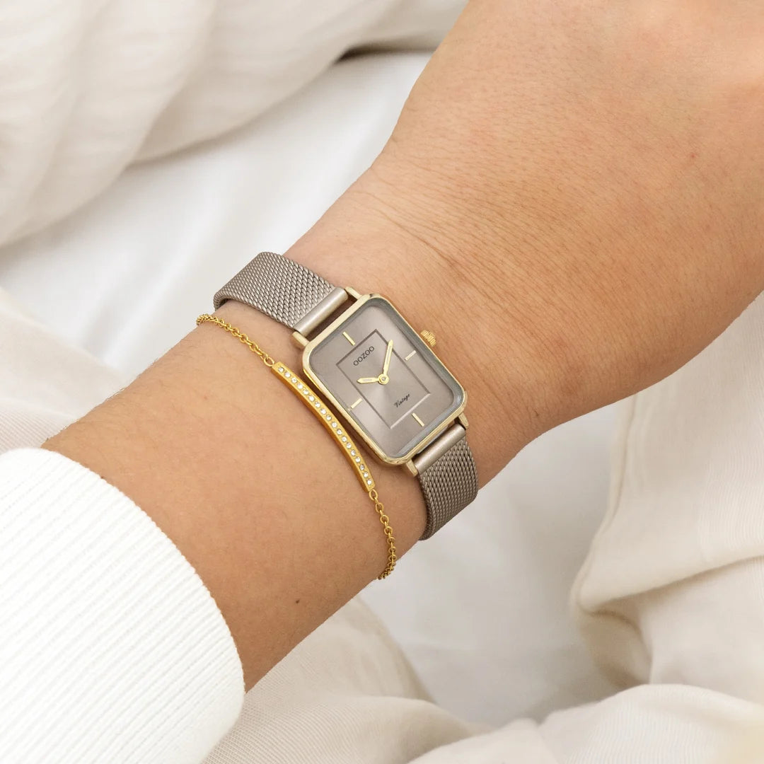 Goudkleurige OOZOO horloge met taupe metalen mesh armband