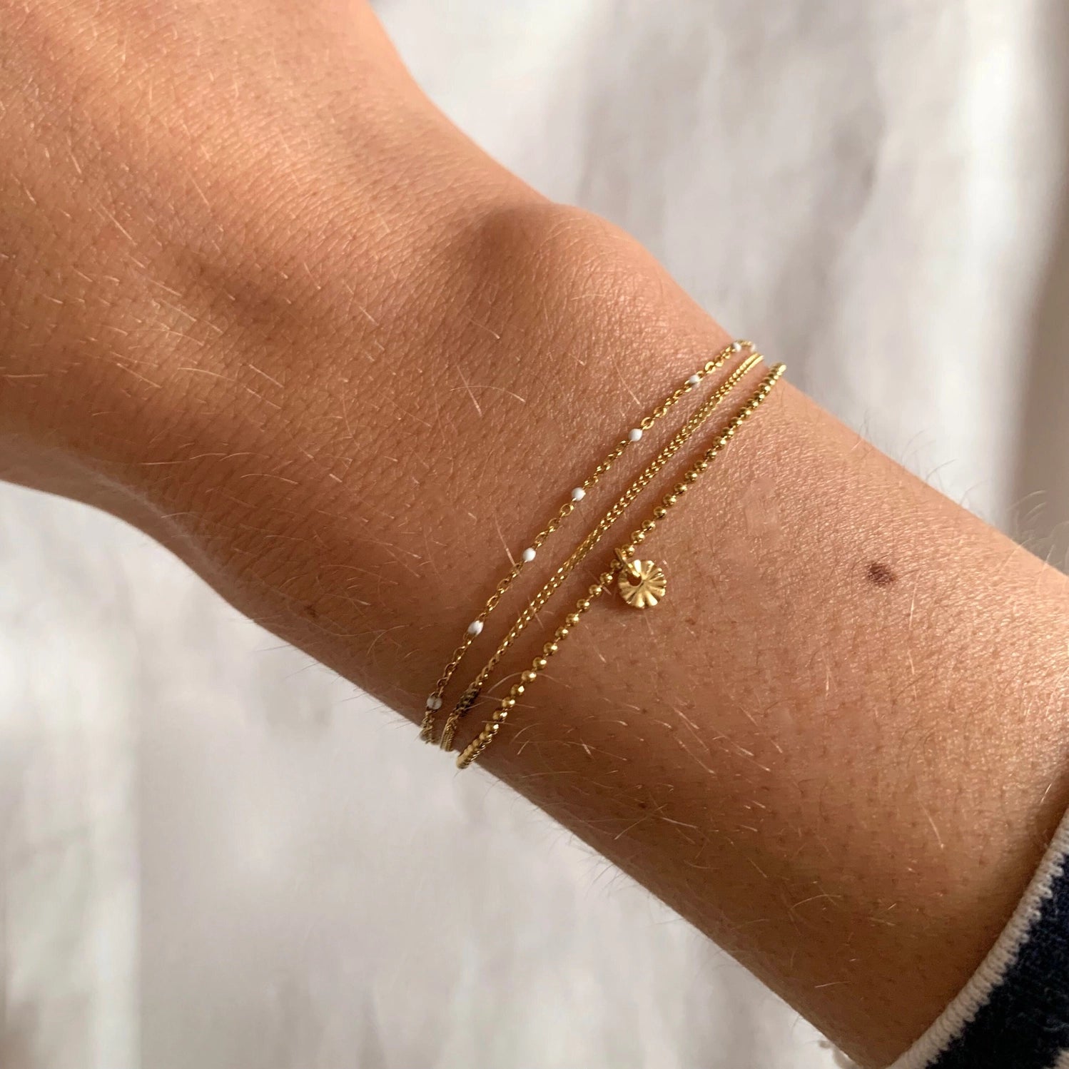 Armband van roestvrij staal met witte stippen