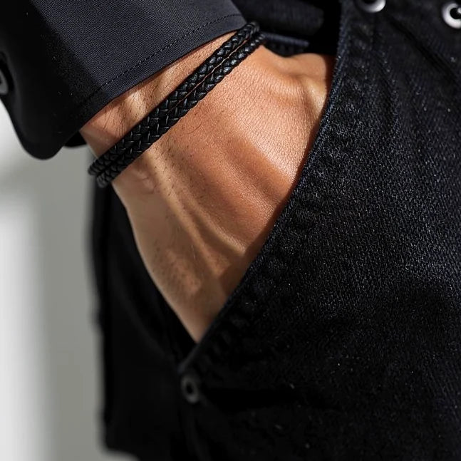 Zwart gevlochten leren armband