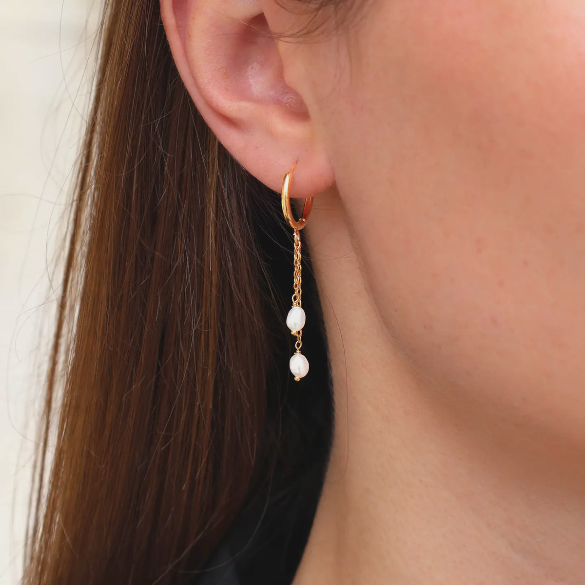 Oorbellen met ketting en pareldruppels