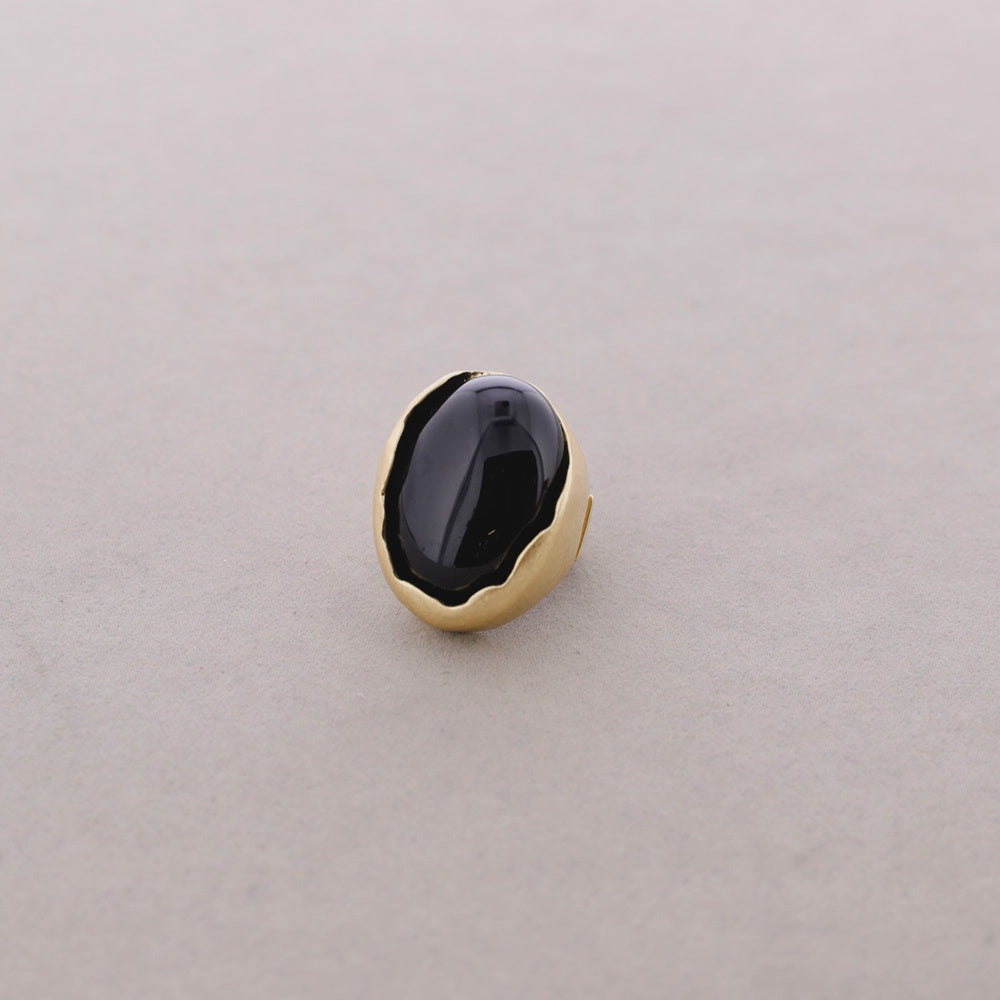 Bague sur élastique avec dessus en résine - Noir