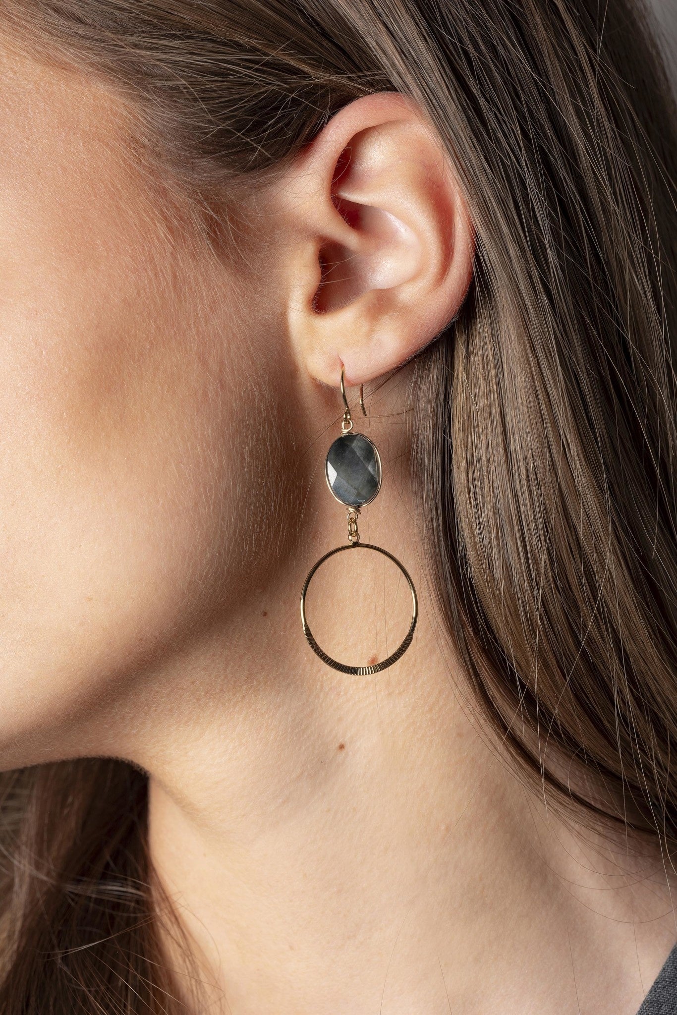 Asymmetrische Oorring UMA-E1-GNA Babazou